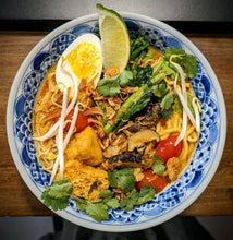 Load image into Gallery viewer, Mama Lam's - Malaysian Curry Paste Vegan Medium : 6oz