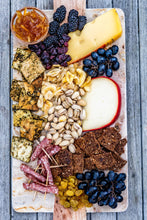 Load image into Gallery viewer, Terranean Herbs & Spices - Za'atar Twice-Baked Pita Chips