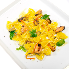 Load image into Gallery viewer, Farfalle by Pastificio Di Martino
