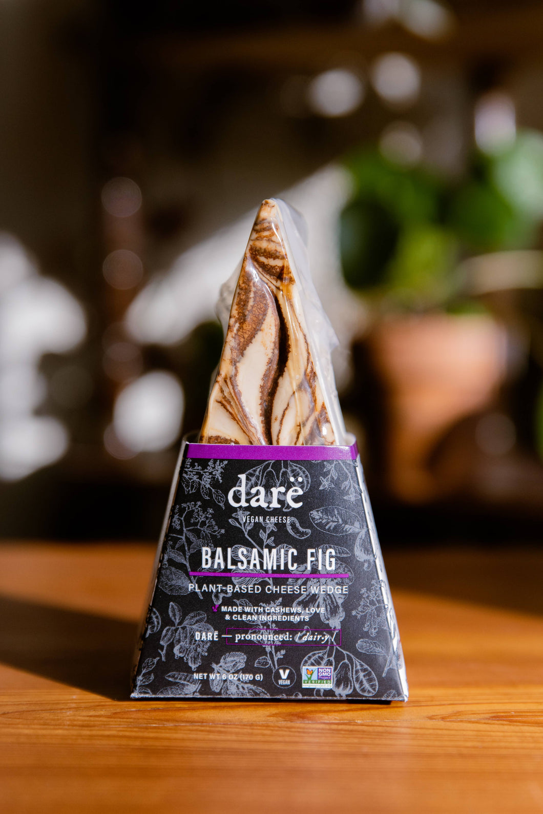 Darë Vegan Cheese - Balsamic Fig Plant-Based Cheese Wedge