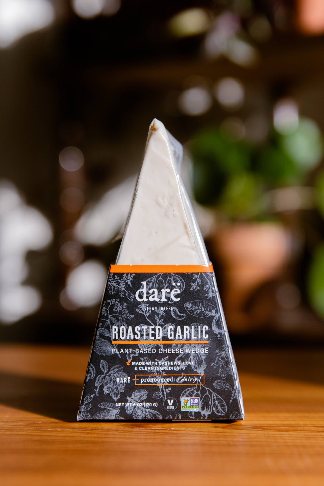 Darë Vegan Cheese - Roasted Garlic Plant-Based Cheese Wedge